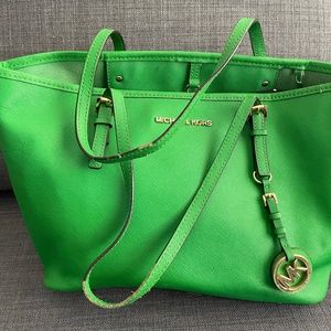 Michael Kors Jet Set Travel Small in Green
